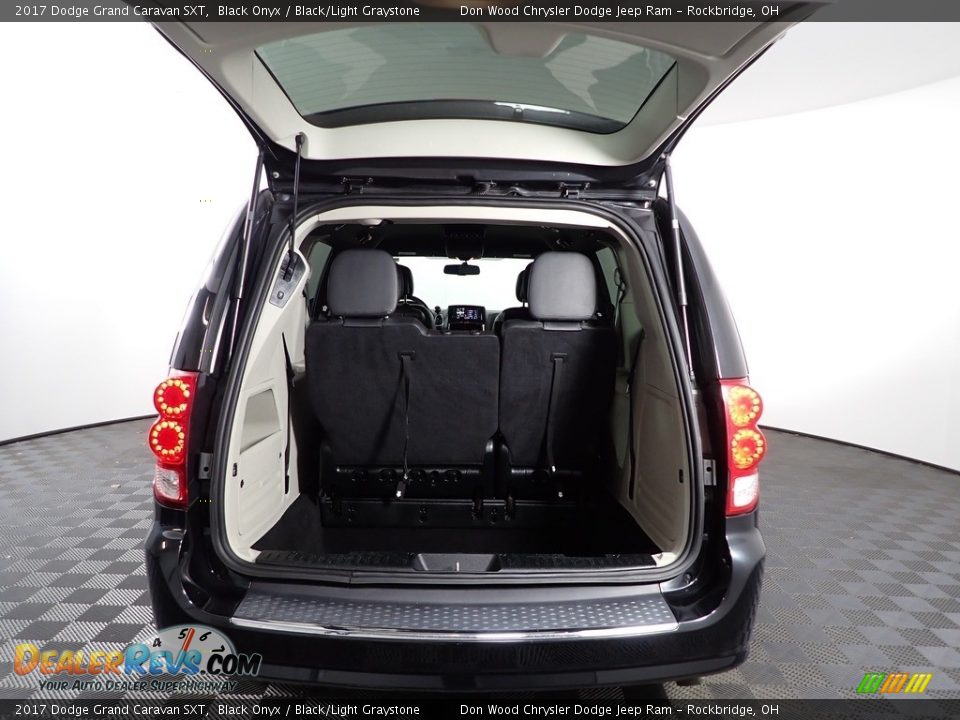 2017 Dodge Grand Caravan SXT Black Onyx / Black/Light Graystone Photo #8