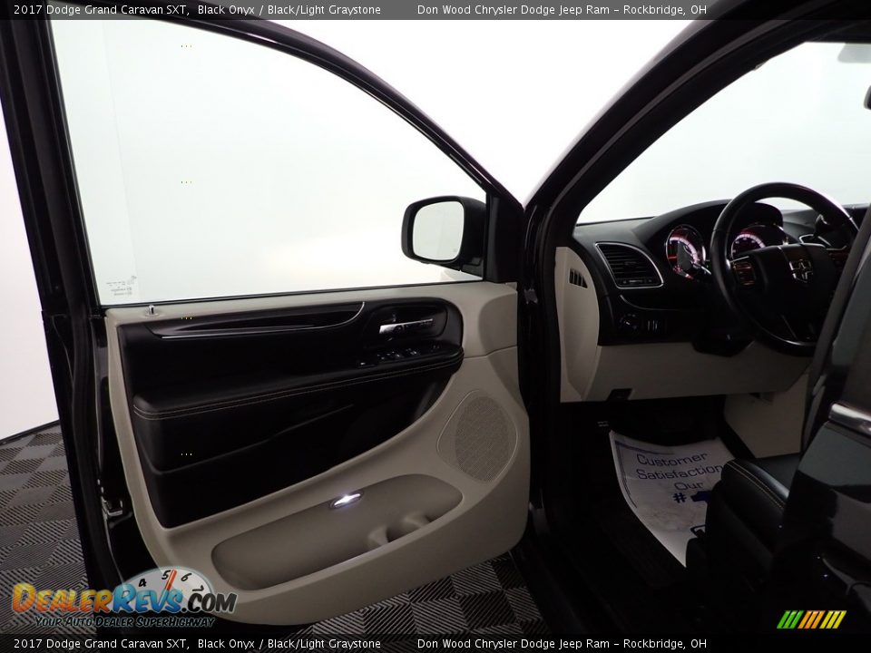 2017 Dodge Grand Caravan SXT Black Onyx / Black/Light Graystone Photo #11