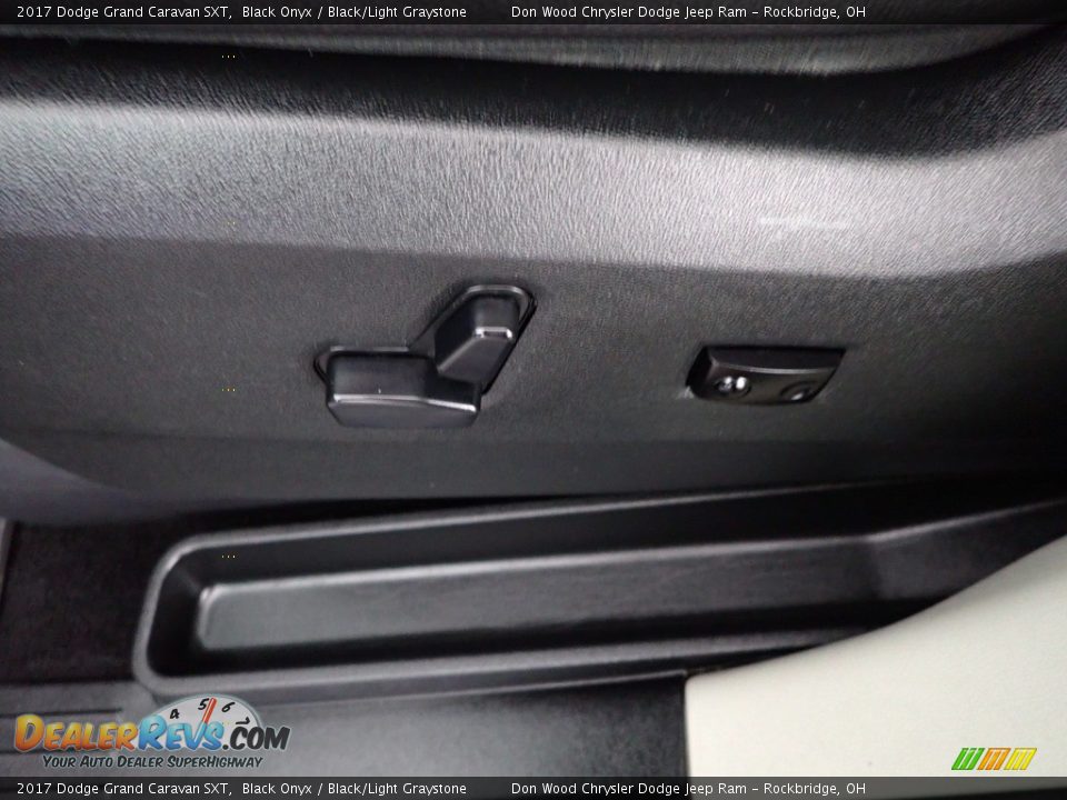 2017 Dodge Grand Caravan SXT Black Onyx / Black/Light Graystone Photo #13