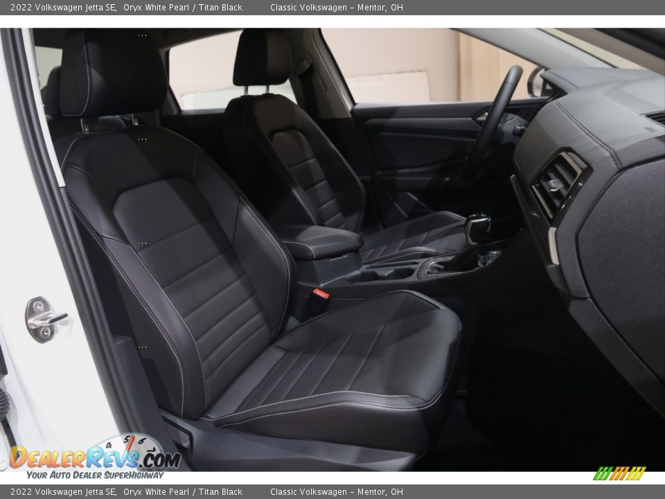 Front Seat of 2022 Volkswagen Jetta SE Photo #15