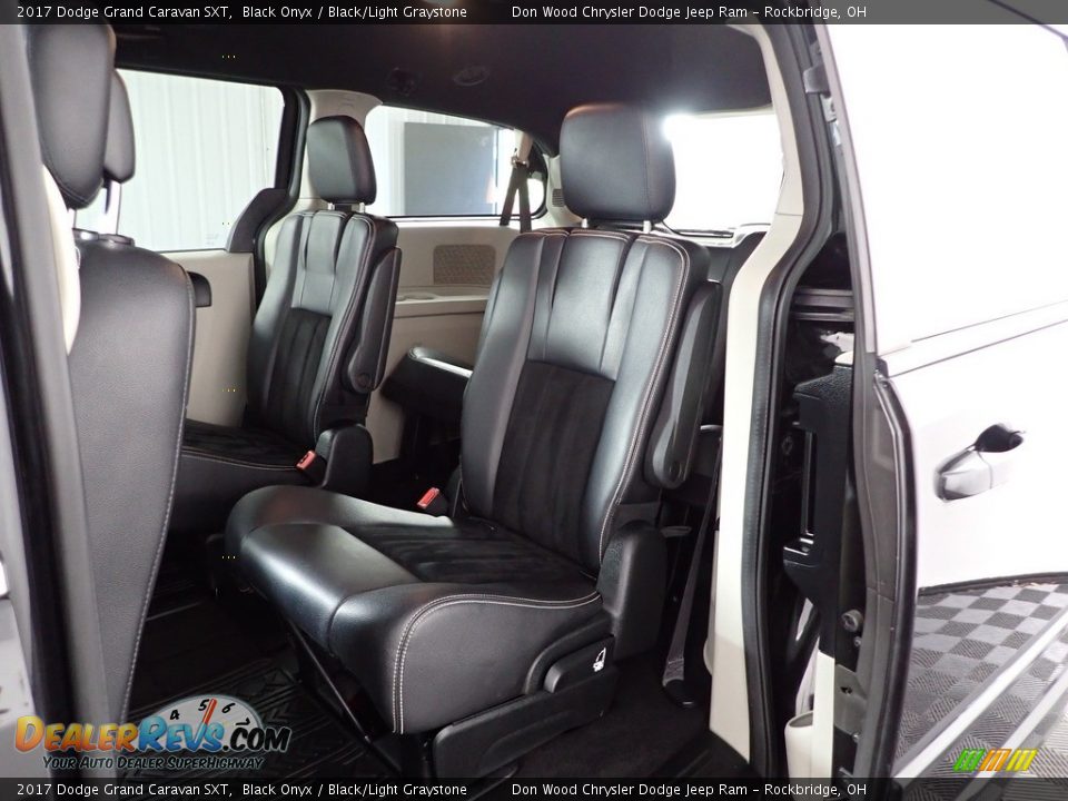 2017 Dodge Grand Caravan SXT Black Onyx / Black/Light Graystone Photo #21