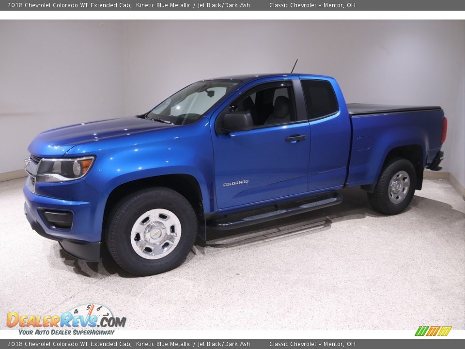 Front 3/4 View of 2018 Chevrolet Colorado WT Extended Cab Photo #3