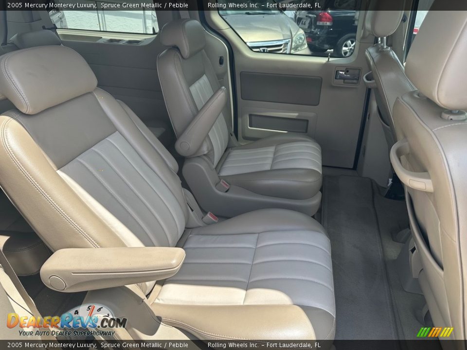 Rear Seat of 2005 Mercury Monterey Luxury Photo #16