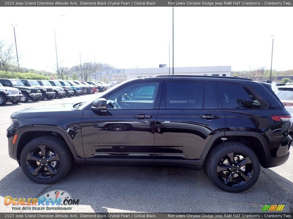 2023 Jeep Grand Cherokee Altitude 4x4 Diamond Black Crystal Pearl / Global Black Photo #6