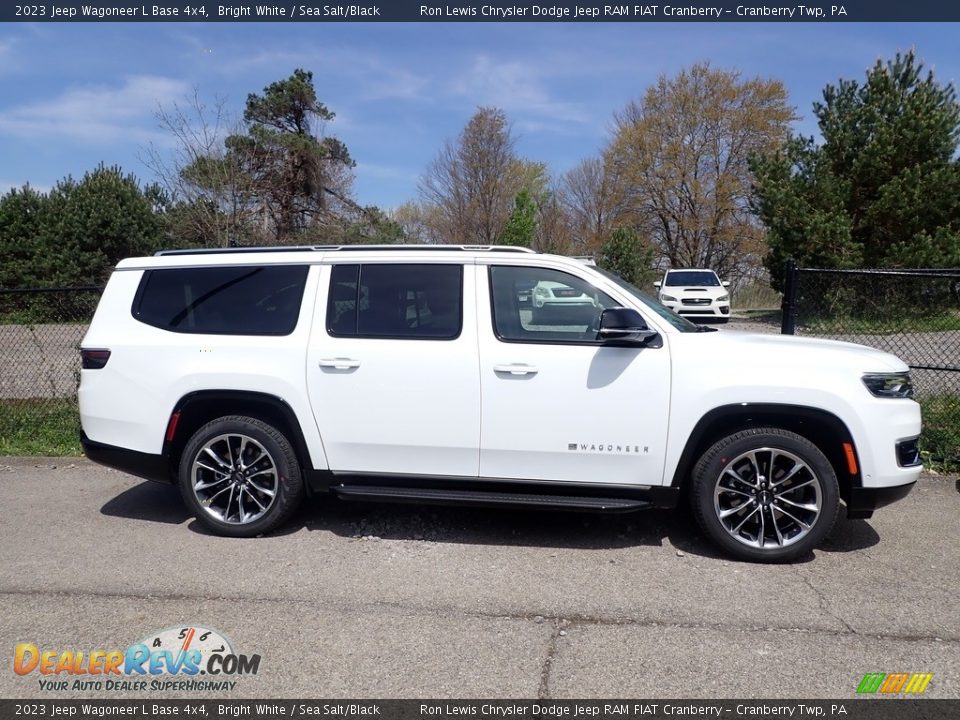 2023 Jeep Wagoneer L Base 4x4 Bright White / Sea Salt/Black Photo #5