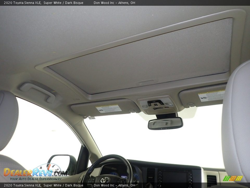 2020 Toyota Sienna XLE Super White / Dark Bisque Photo #2