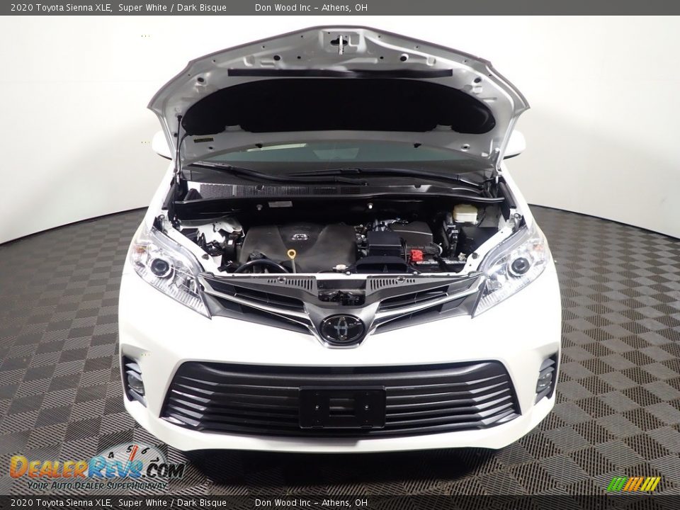 2020 Toyota Sienna XLE Super White / Dark Bisque Photo #7