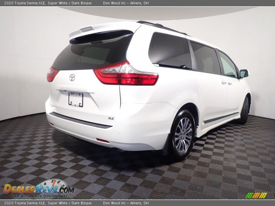 2020 Toyota Sienna XLE Super White / Dark Bisque Photo #17