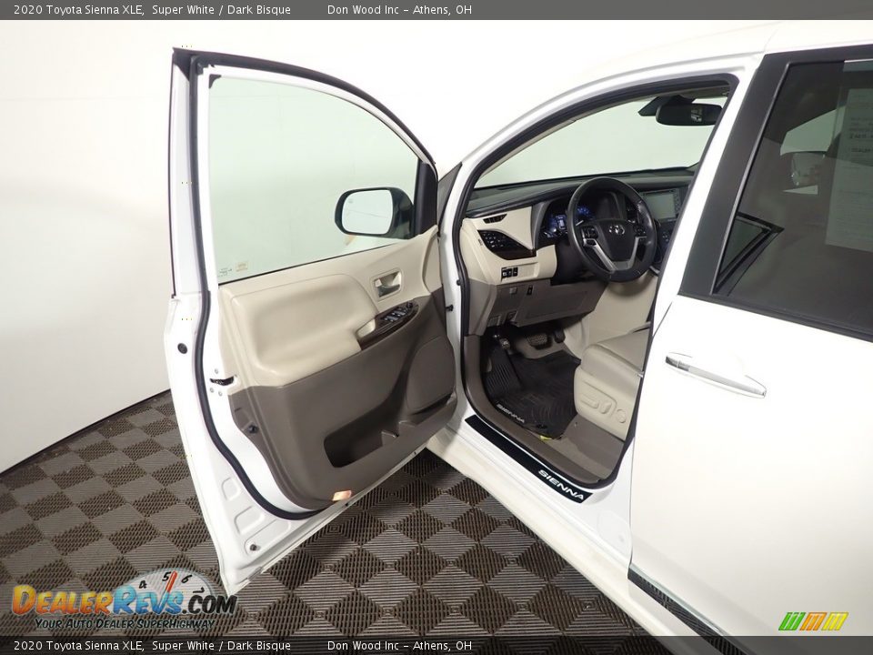 2020 Toyota Sienna XLE Super White / Dark Bisque Photo #19