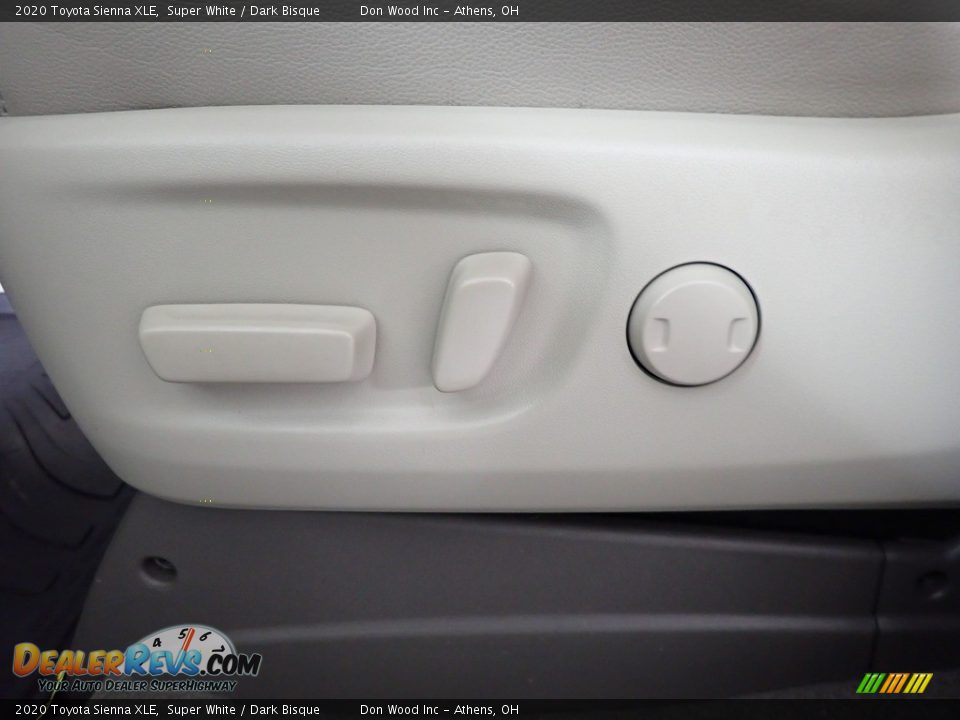 2020 Toyota Sienna XLE Super White / Dark Bisque Photo #22