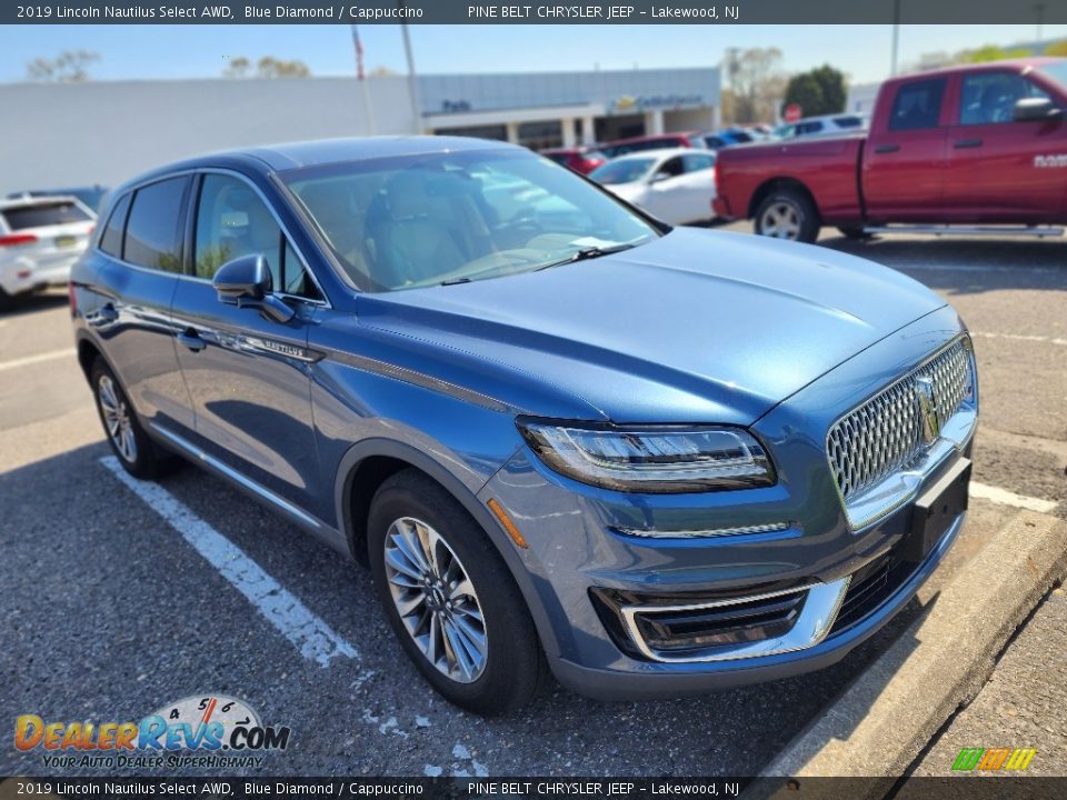 Front 3/4 View of 2019 Lincoln Nautilus Select AWD Photo #3