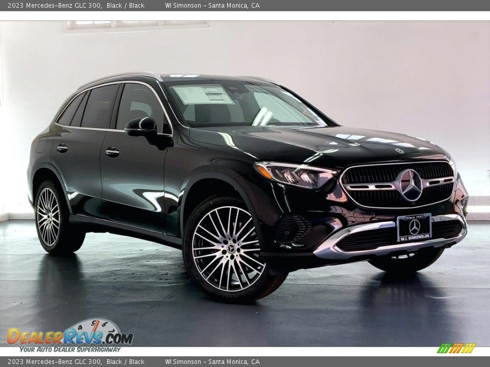 Front 3/4 View of 2023 Mercedes-Benz GLC 300 Photo #12
