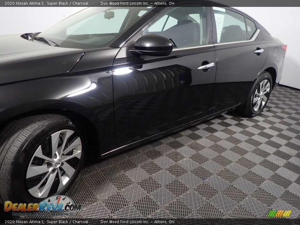2020 Nissan Altima S Super Black / Charcoal Photo #10
