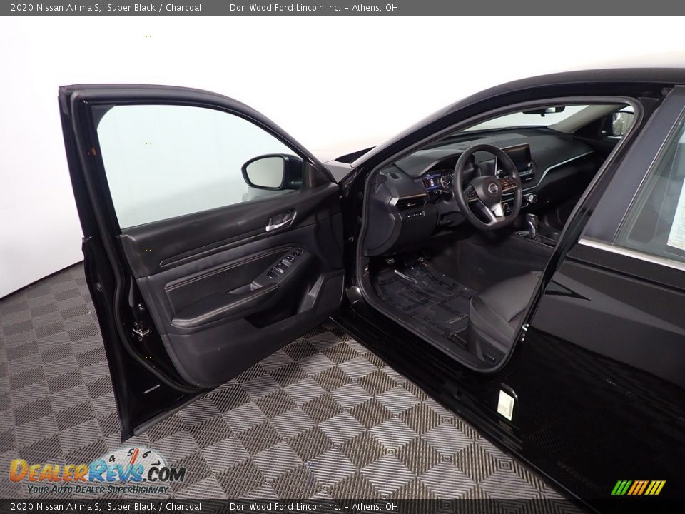 2020 Nissan Altima S Super Black / Charcoal Photo #18