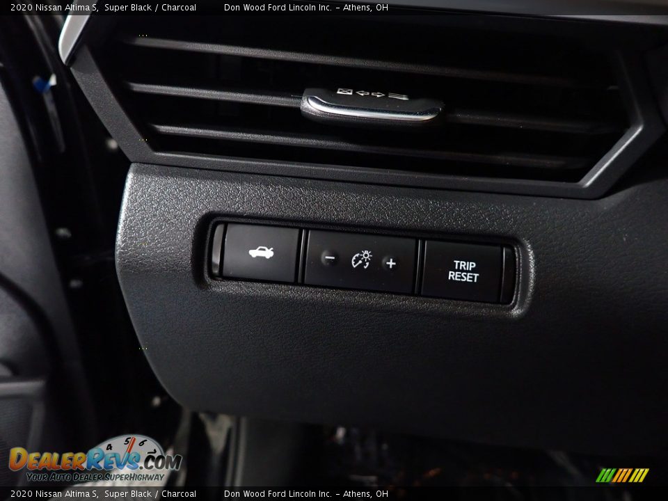 2020 Nissan Altima S Super Black / Charcoal Photo #29