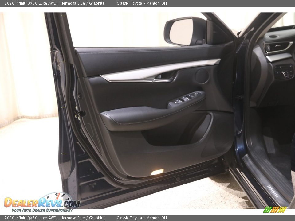 Door Panel of 2020 Infiniti QX50 Luxe AWD Photo #4