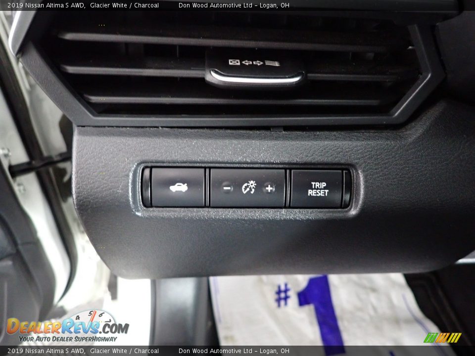 2019 Nissan Altima S AWD Glacier White / Charcoal Photo #15