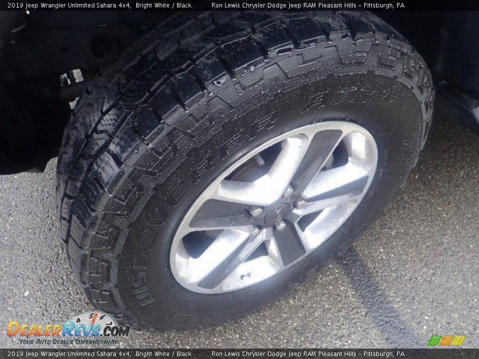 2019 Jeep Wrangler Unlimited Sahara 4x4 Bright White / Black Photo #2