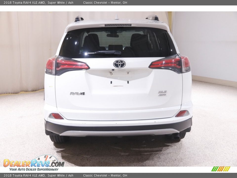 2018 Toyota RAV4 XLE AWD Super White / Ash Photo #18