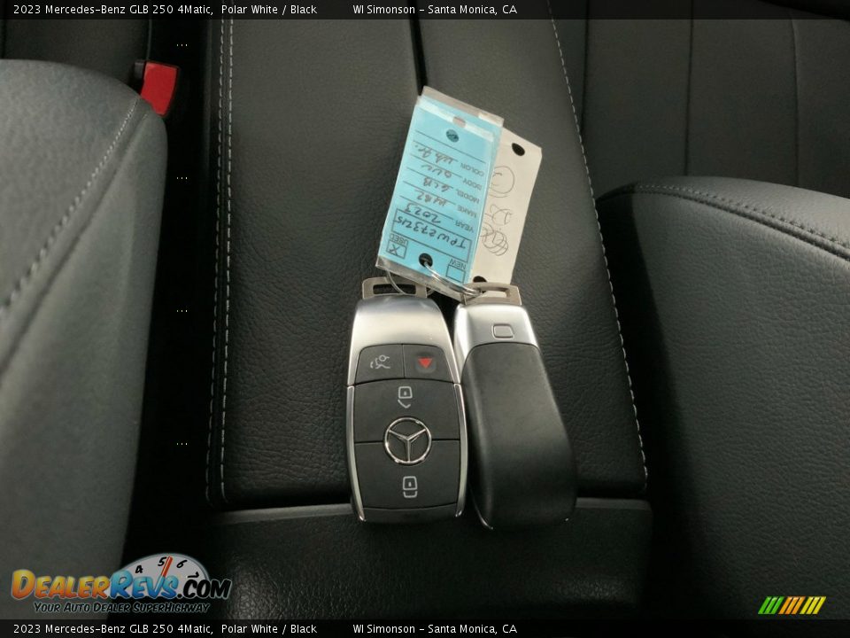 Keys of 2023 Mercedes-Benz GLB 250 4Matic Photo #28