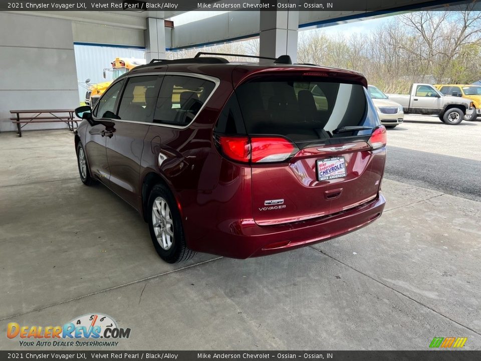 2021 Chrysler Voyager LXI Velvet Red Pearl / Black/Alloy Photo #10