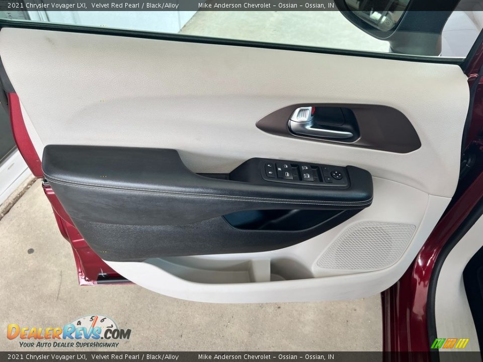 Door Panel of 2021 Chrysler Voyager LXI Photo #16