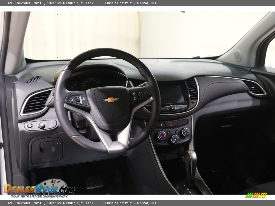 Dashboard of 2020 Chevrolet Trax LT Photo #6