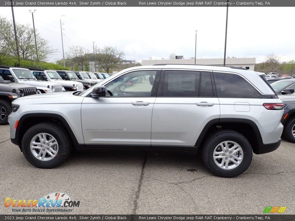 2023 Jeep Grand Cherokee Laredo 4x4 Silver Zynith / Global Black Photo #2