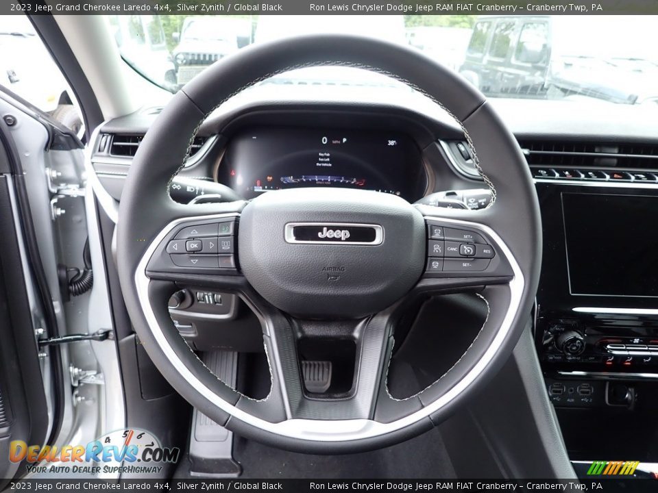 2023 Jeep Grand Cherokee Laredo 4x4 Silver Zynith / Global Black Photo #18