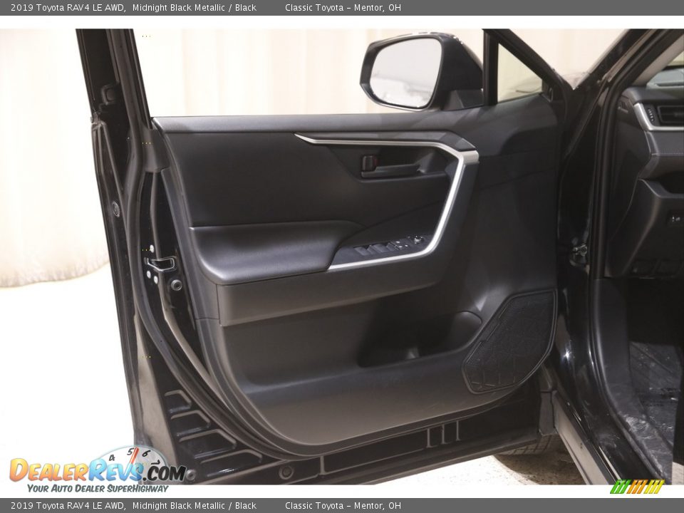 2019 Toyota RAV4 LE AWD Midnight Black Metallic / Black Photo #4