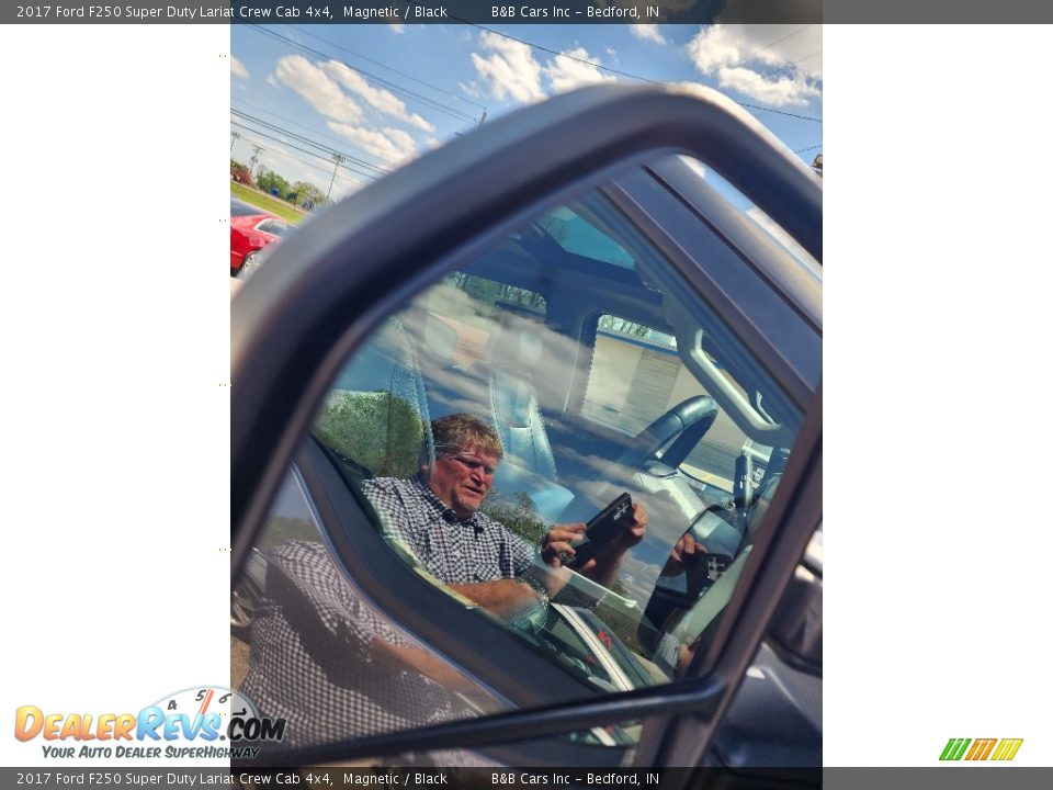 2017 Ford F250 Super Duty Lariat Crew Cab 4x4 Magnetic / Black Photo #12