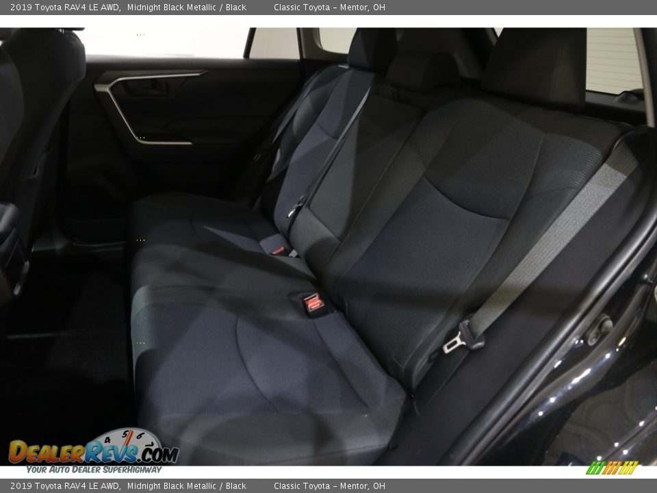 2019 Toyota RAV4 LE AWD Midnight Black Metallic / Black Photo #16