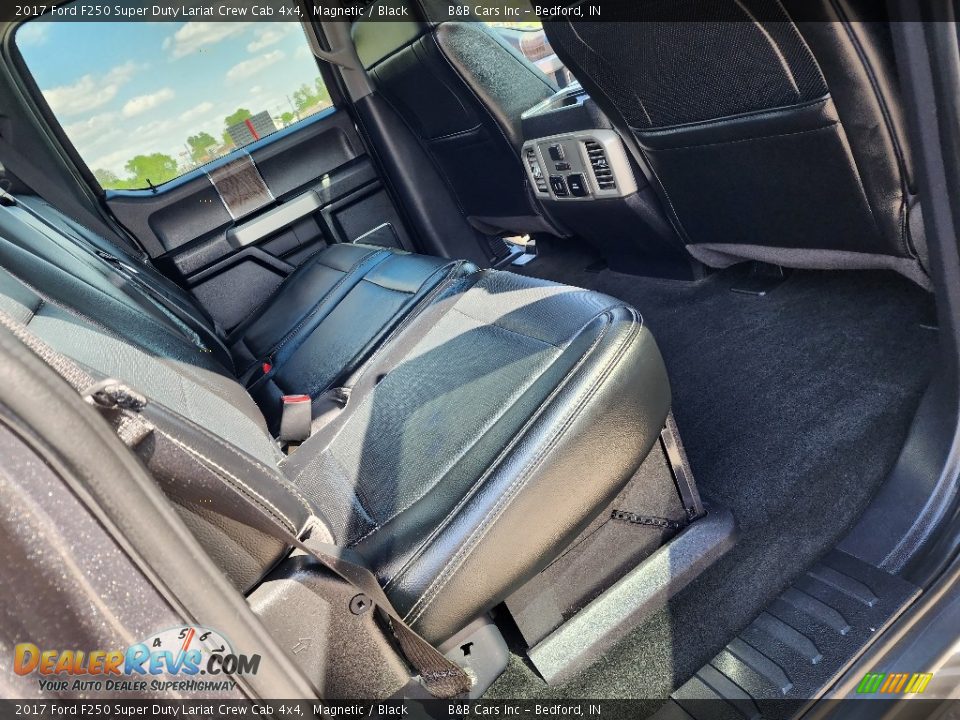 2017 Ford F250 Super Duty Lariat Crew Cab 4x4 Magnetic / Black Photo #30
