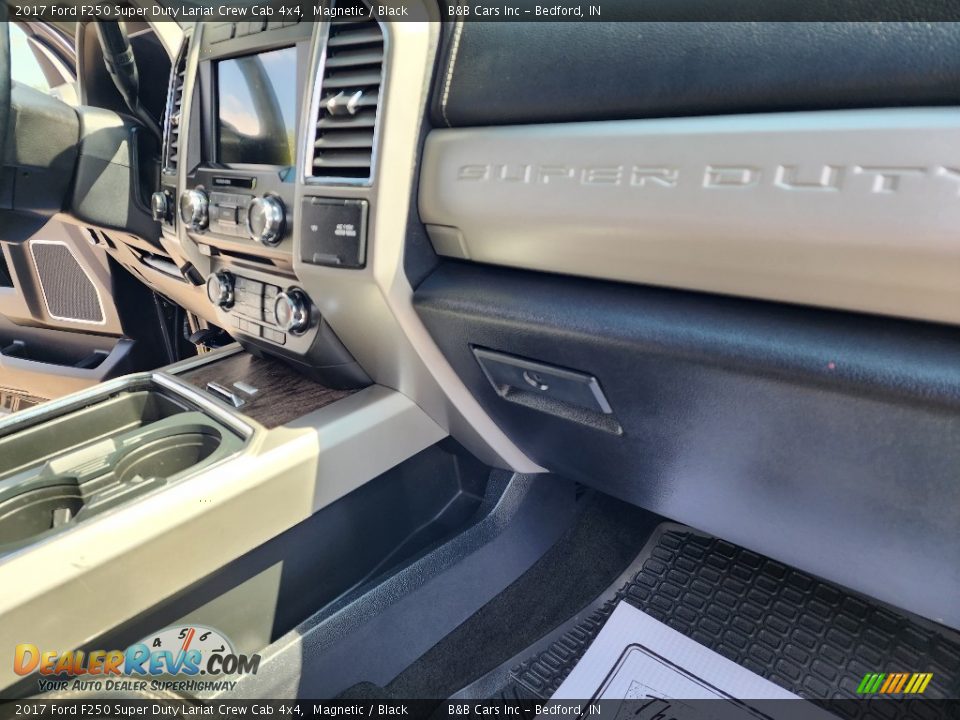2017 Ford F250 Super Duty Lariat Crew Cab 4x4 Magnetic / Black Photo #32