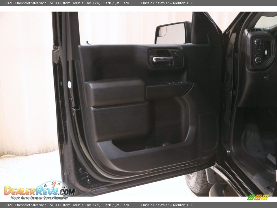 2020 Chevrolet Silverado 1500 Custom Double Cab 4x4 Black / Jet Black Photo #4