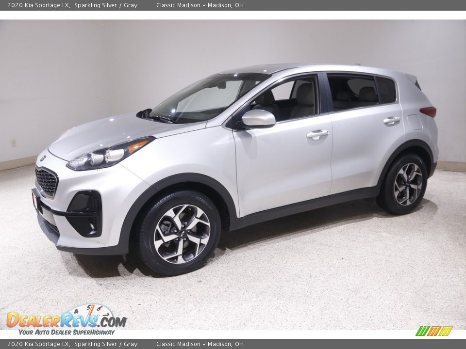 Front 3/4 View of 2020 Kia Sportage LX Photo #3