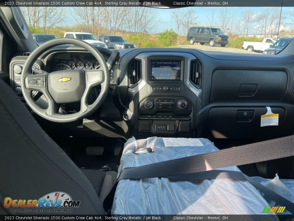 2023 Chevrolet Silverado 1500 Custom Crew Cab 4x4 Sterling Gray Metallic / Jet Black Photo #4