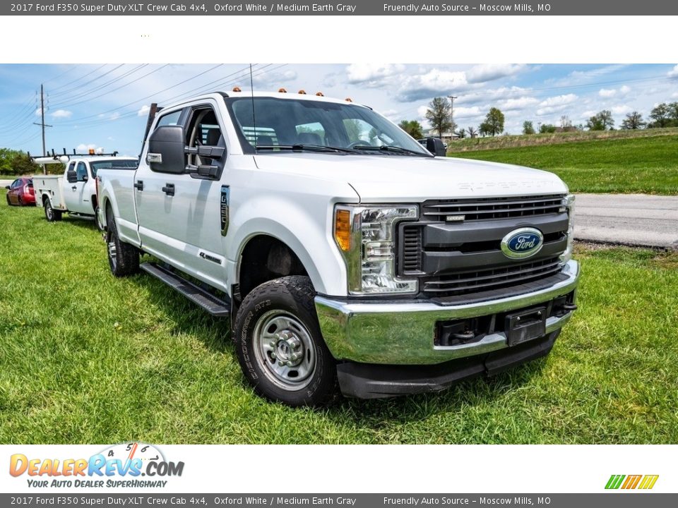 2017 Ford F350 Super Duty XLT Crew Cab 4x4 Oxford White / Medium Earth Gray Photo #1