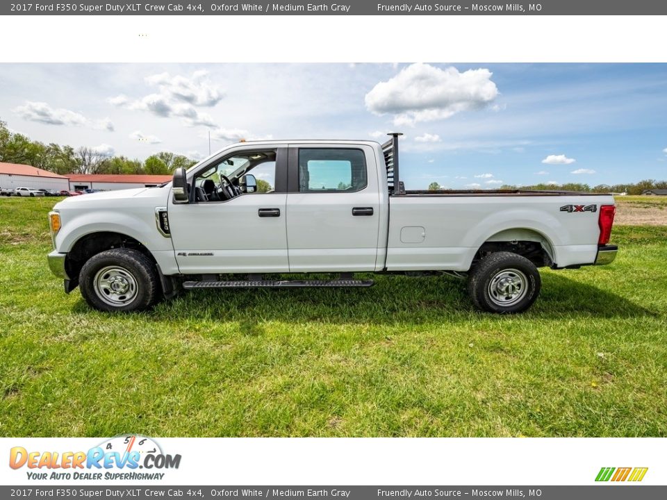 2017 Ford F350 Super Duty XLT Crew Cab 4x4 Oxford White / Medium Earth Gray Photo #3