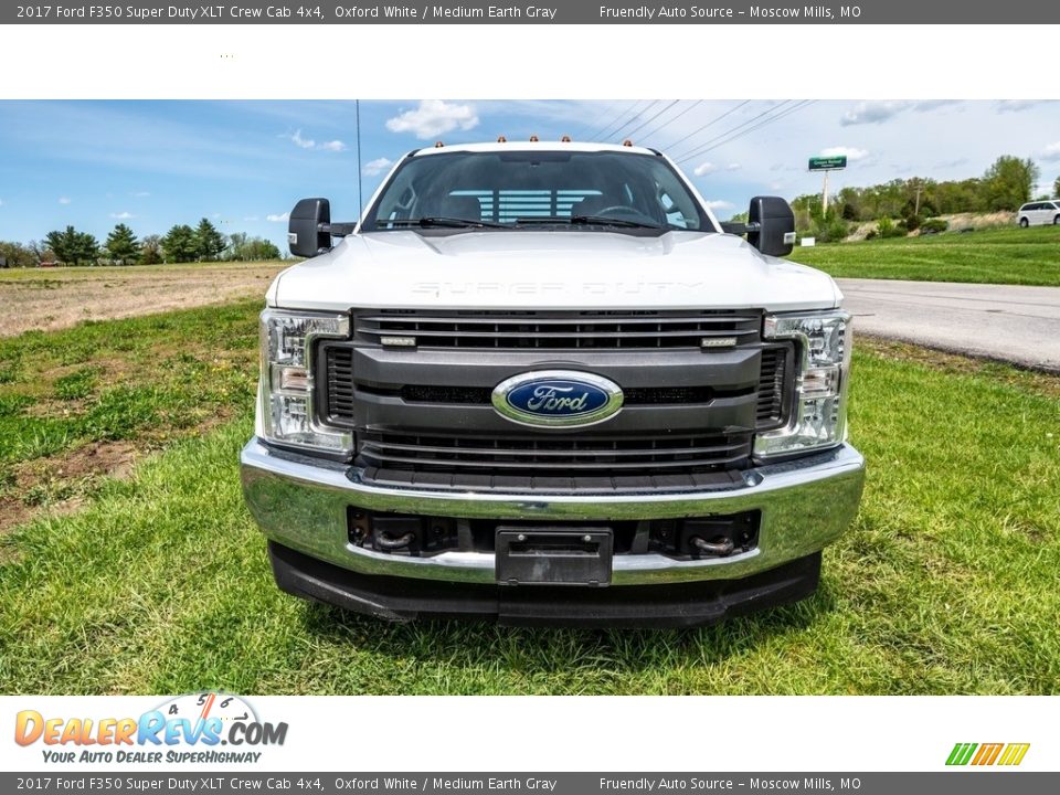 2017 Ford F350 Super Duty XLT Crew Cab 4x4 Oxford White / Medium Earth Gray Photo #5