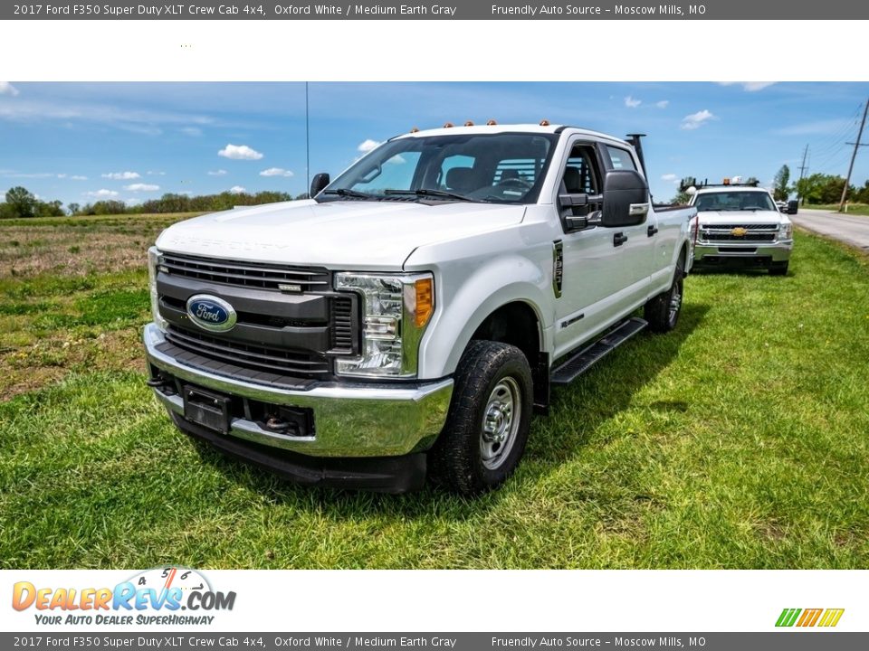 2017 Ford F350 Super Duty XLT Crew Cab 4x4 Oxford White / Medium Earth Gray Photo #12