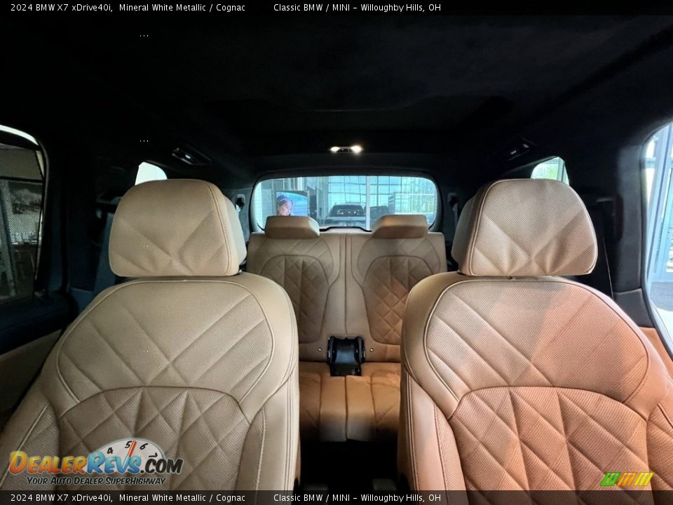Rear Seat of 2024 BMW X7 xDrive40i Photo #5