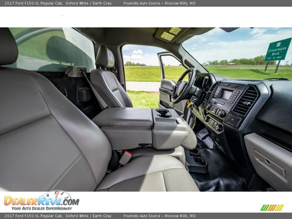 2017 Ford F150 XL Regular Cab Oxford White / Earth Gray Photo #25