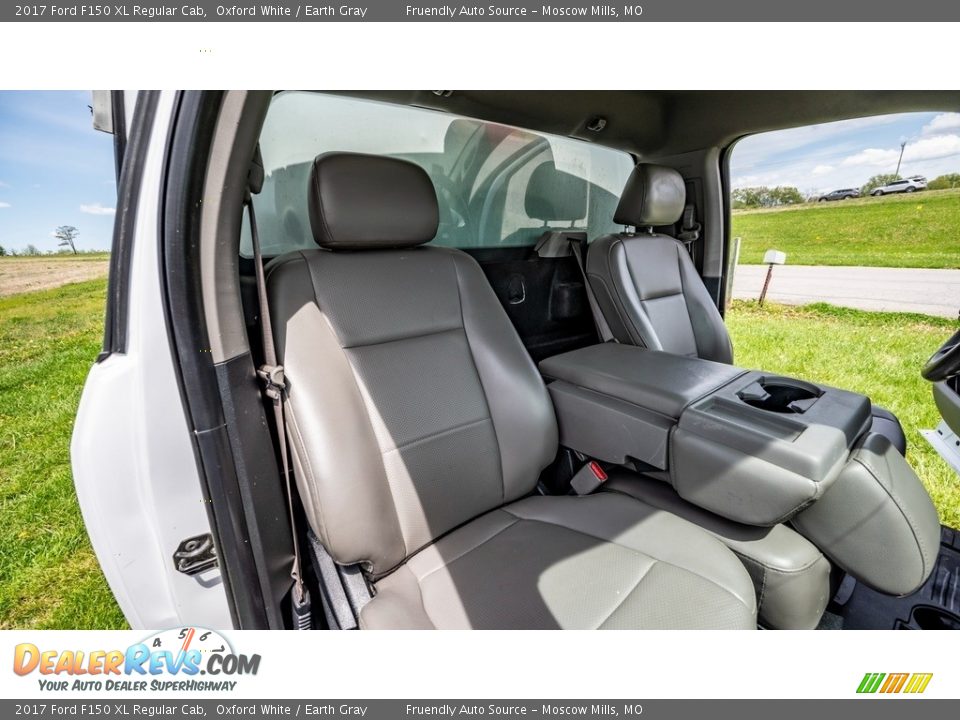 2017 Ford F150 XL Regular Cab Oxford White / Earth Gray Photo #26