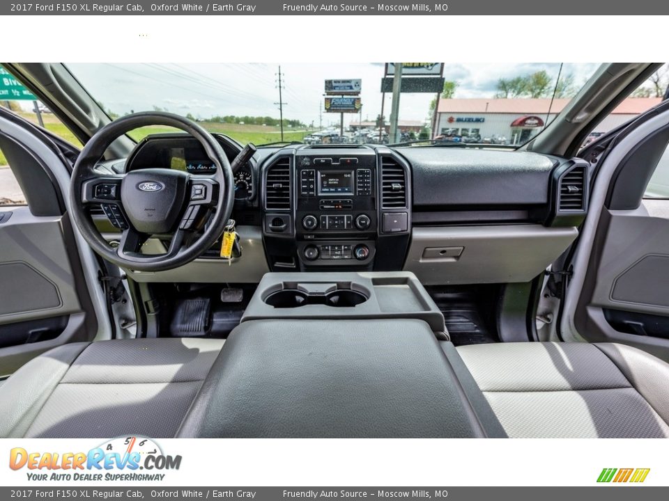 2017 Ford F150 XL Regular Cab Oxford White / Earth Gray Photo #27