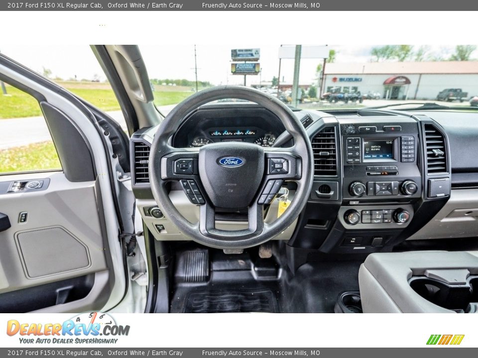 2017 Ford F150 XL Regular Cab Oxford White / Earth Gray Photo #28