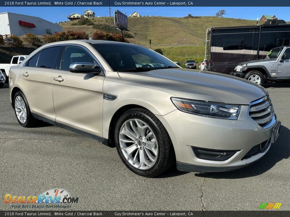 Front 3/4 View of 2018 Ford Taurus Limited Photo #1