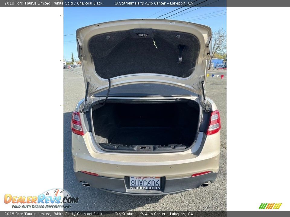 2018 Ford Taurus Limited White Gold / Charcoal Black Photo #7