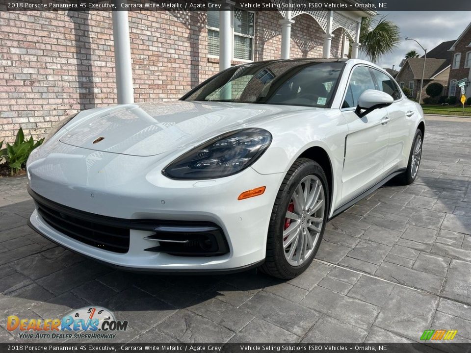 Front 3/4 View of 2018 Porsche Panamera 4S Executive Photo #1