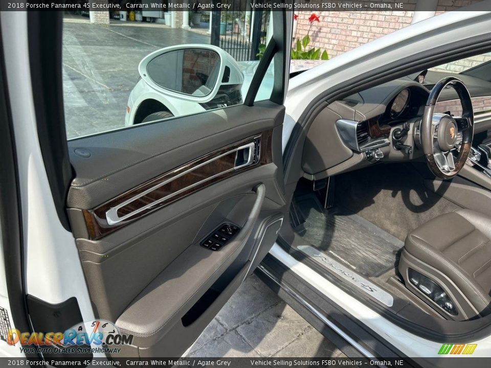 Agate Grey Interior - 2018 Porsche Panamera 4S Executive Photo #3